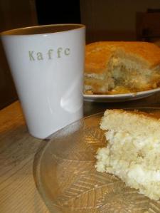 KOkoskaka med krämig fyllning