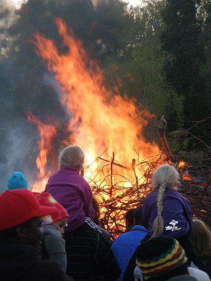 225077_1692359471094_663419_n