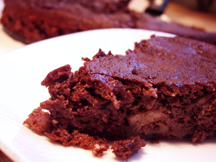 Den här kakan blir underbart saftig och fin och passar också jättebra som alternativ till kladdkaka, serverad med vispad grädde.