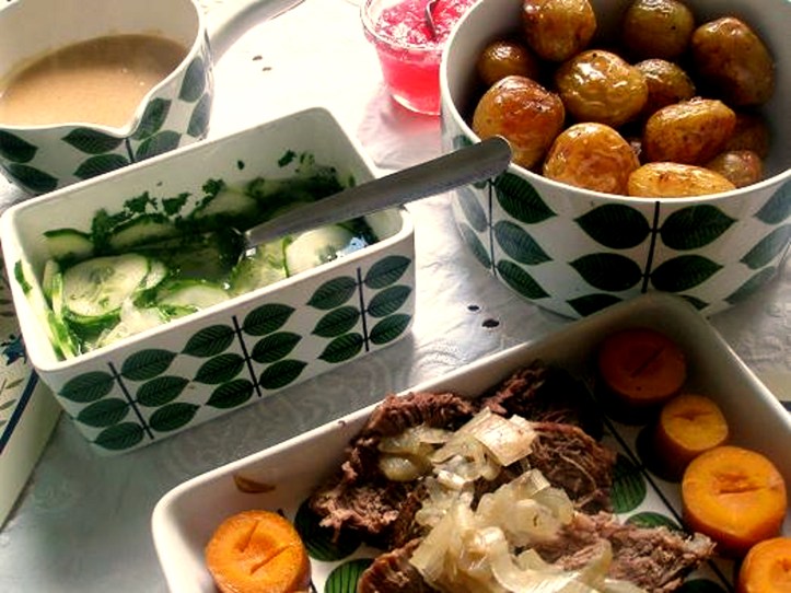 Gräddsås är också ett måste till en klassisk slottsstek, då får såsen extra sting av lite ansjovisspad!