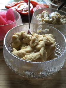 Hummus och Baba ganouch är två härliga röror som serveras både i Turkiet och i hela Mellanösternområdet. Mycket lätta att göra själv, men finns också att köpa färdigt i välsorterade butiker. 